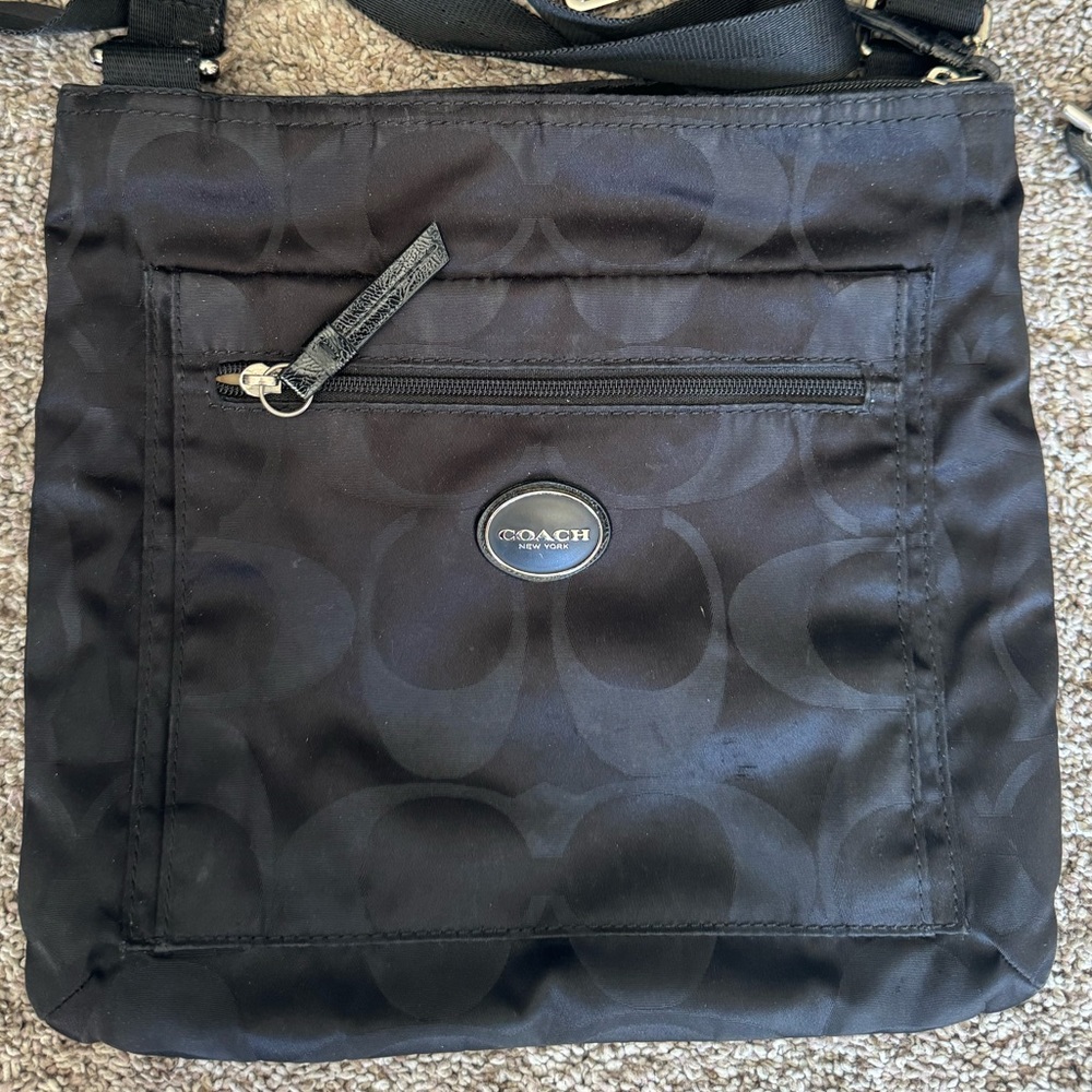 Coach Signature Getaway Black Nylon Lightweight Crossbody F77408.